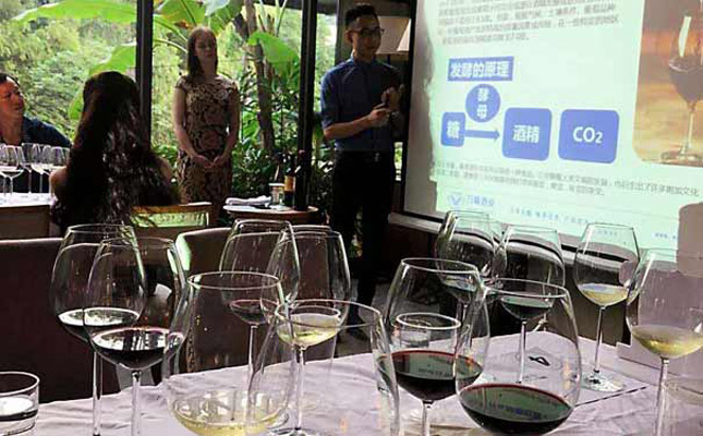 萬(wàn)葡酒業(yè)