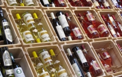 重慶紅酒批發(fā)市場-進(jìn)口紅酒和國產(chǎn)紅酒有什么區(qū)別？