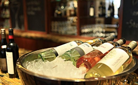 重慶進口紅酒批發市場 奔馳A級轎車體驗日活動