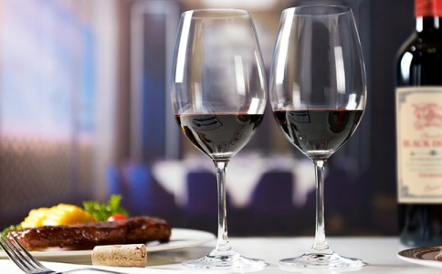 如何去除衣物上的紅酒漬 衣物上的紅酒漬怎么去除